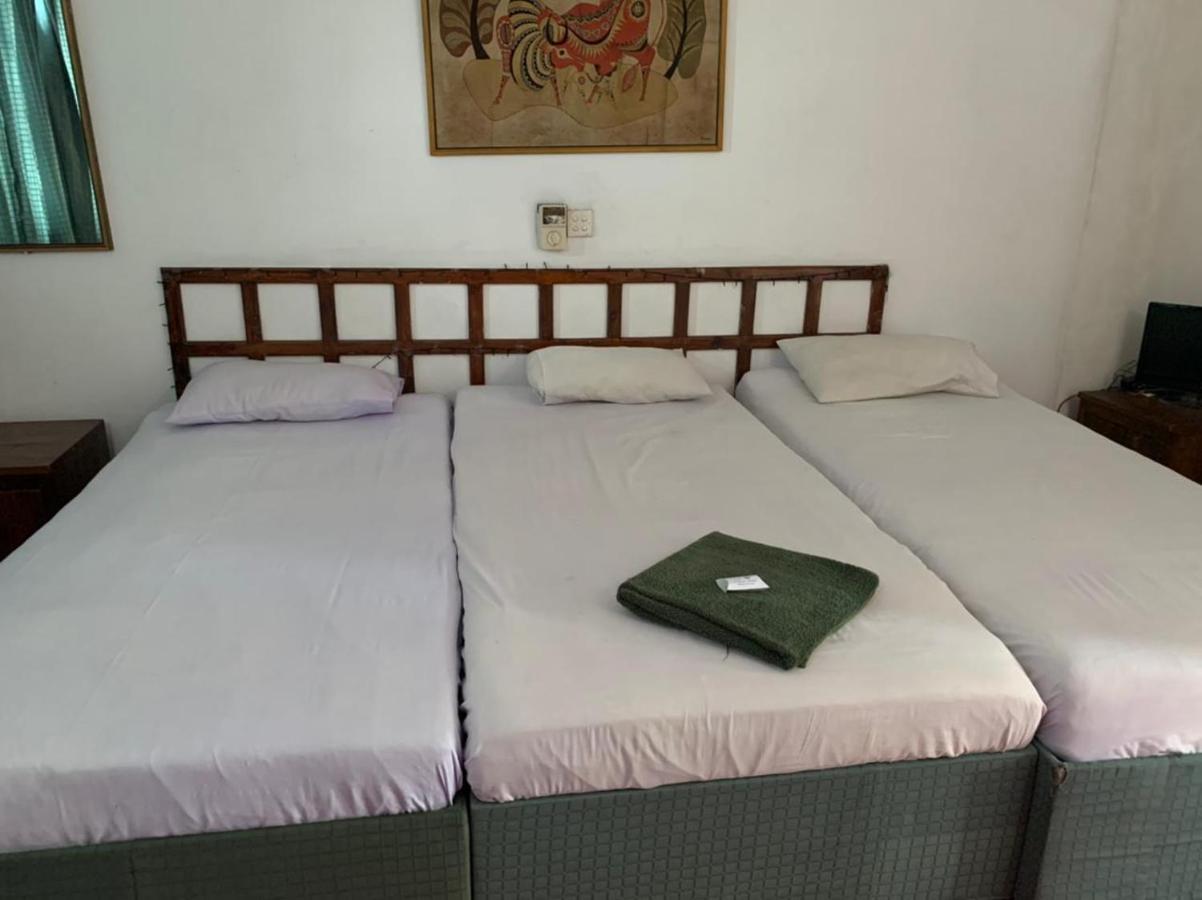 Nilani Hotel Ratnapura Esterno foto
