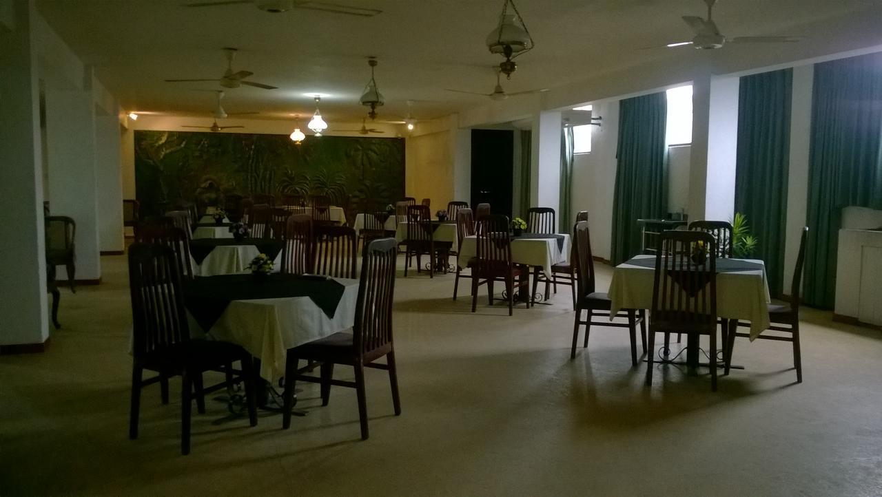 Nilani Hotel Ratnapura Esterno foto