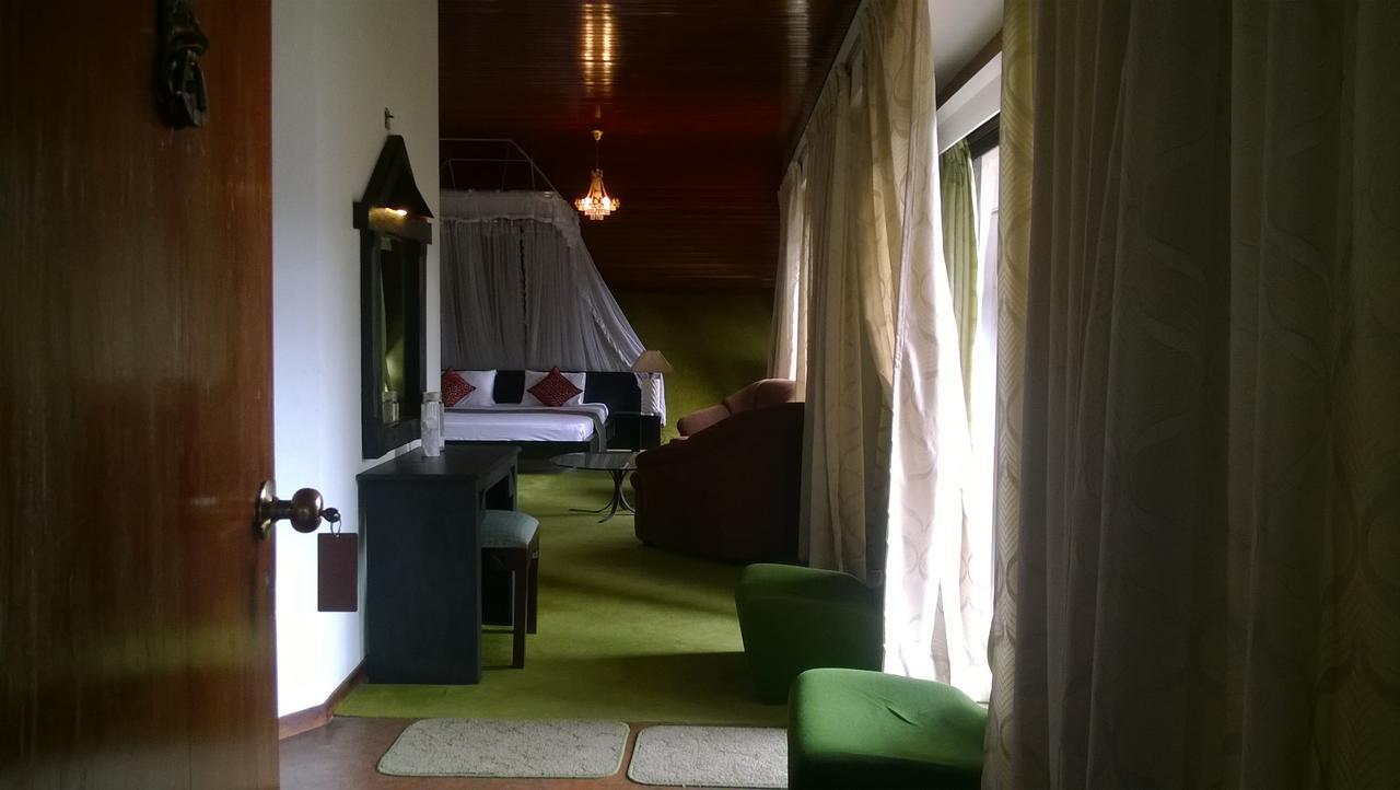 Nilani Hotel Ratnapura Esterno foto