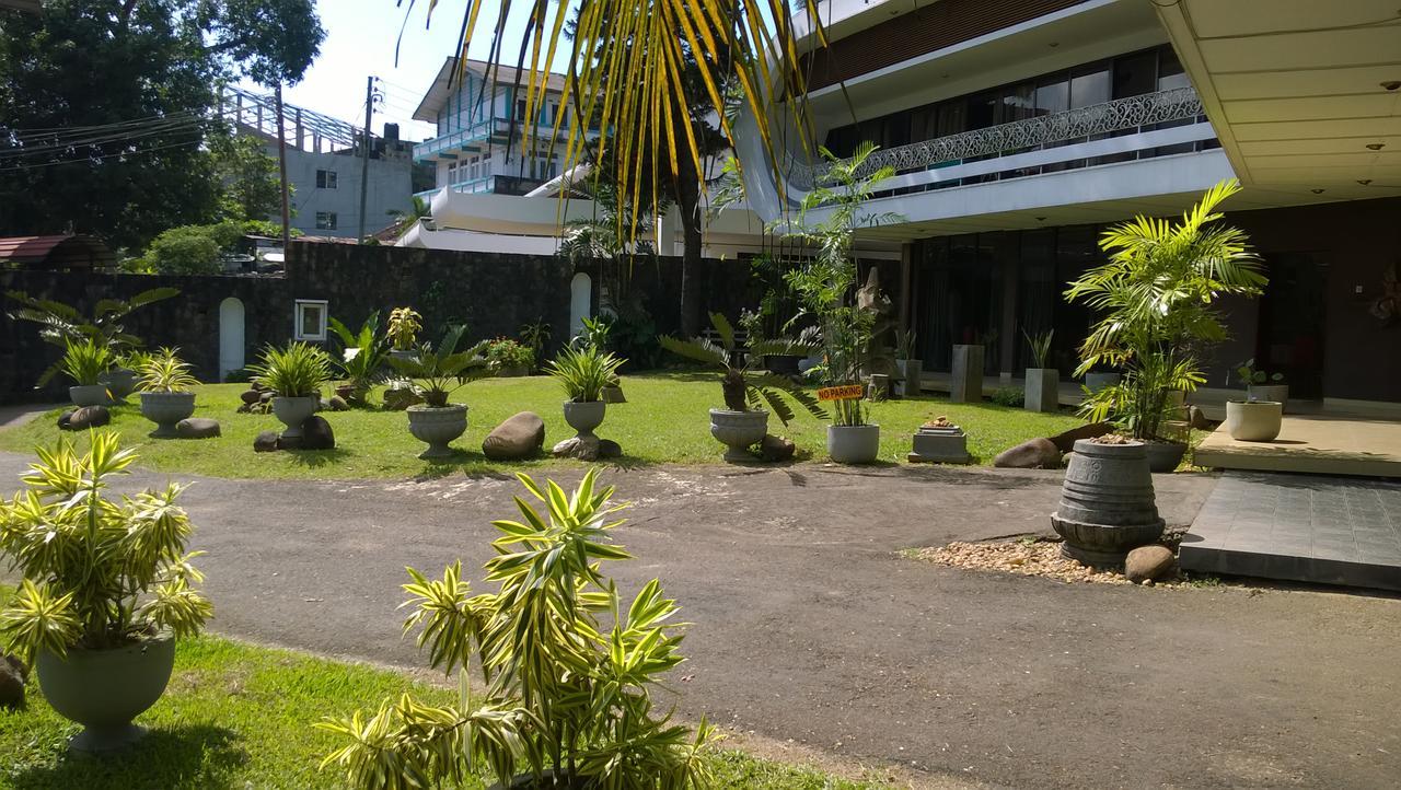 Nilani Hotel Ratnapura Esterno foto