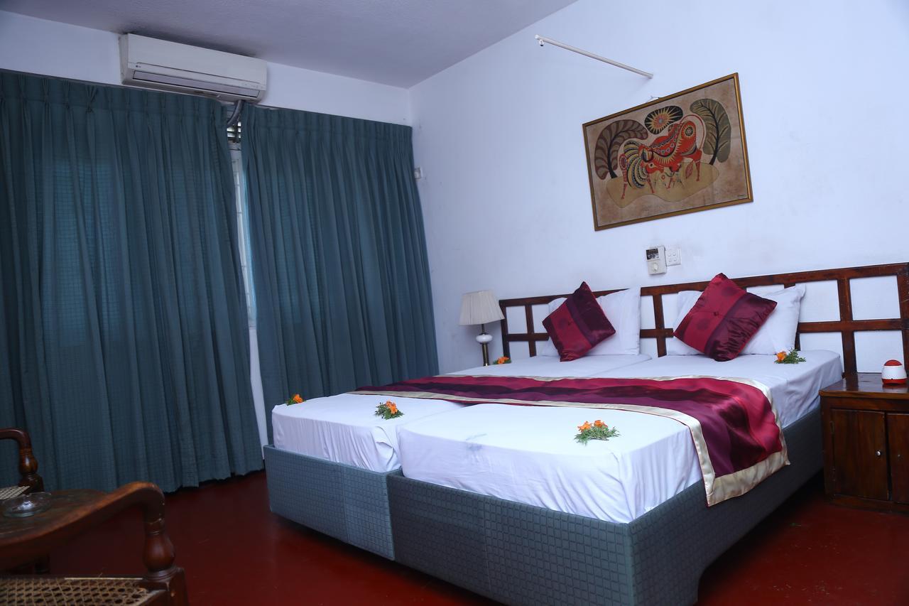 Nilani Hotel Ratnapura Esterno foto