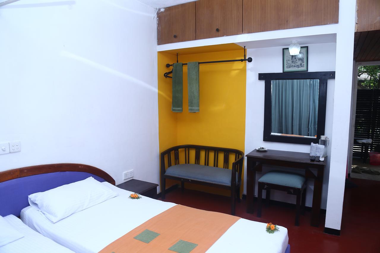 Nilani Hotel Ratnapura Esterno foto