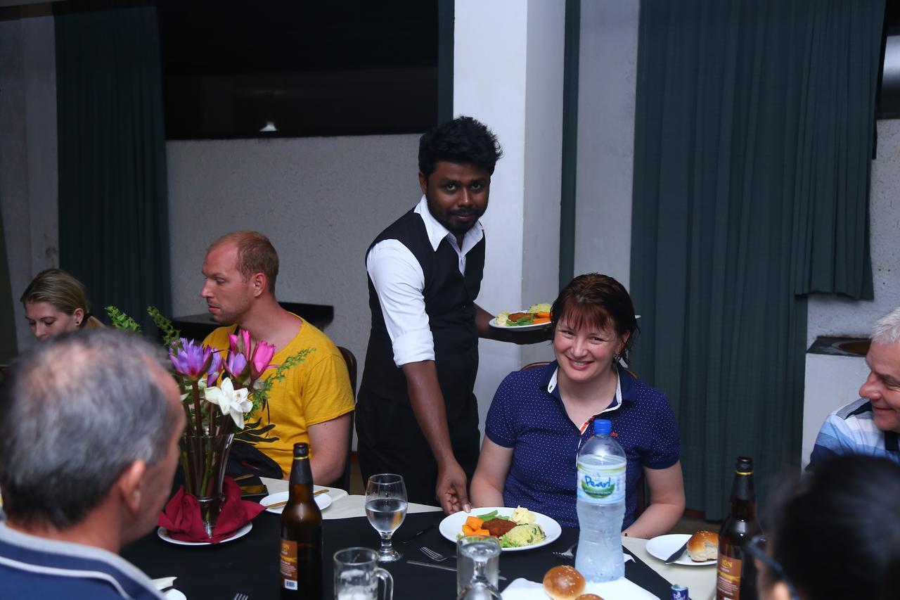 Nilani Hotel Ratnapura Esterno foto