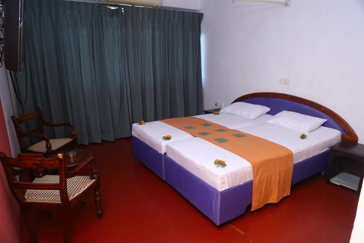 Nilani Hotel Ratnapura Esterno foto