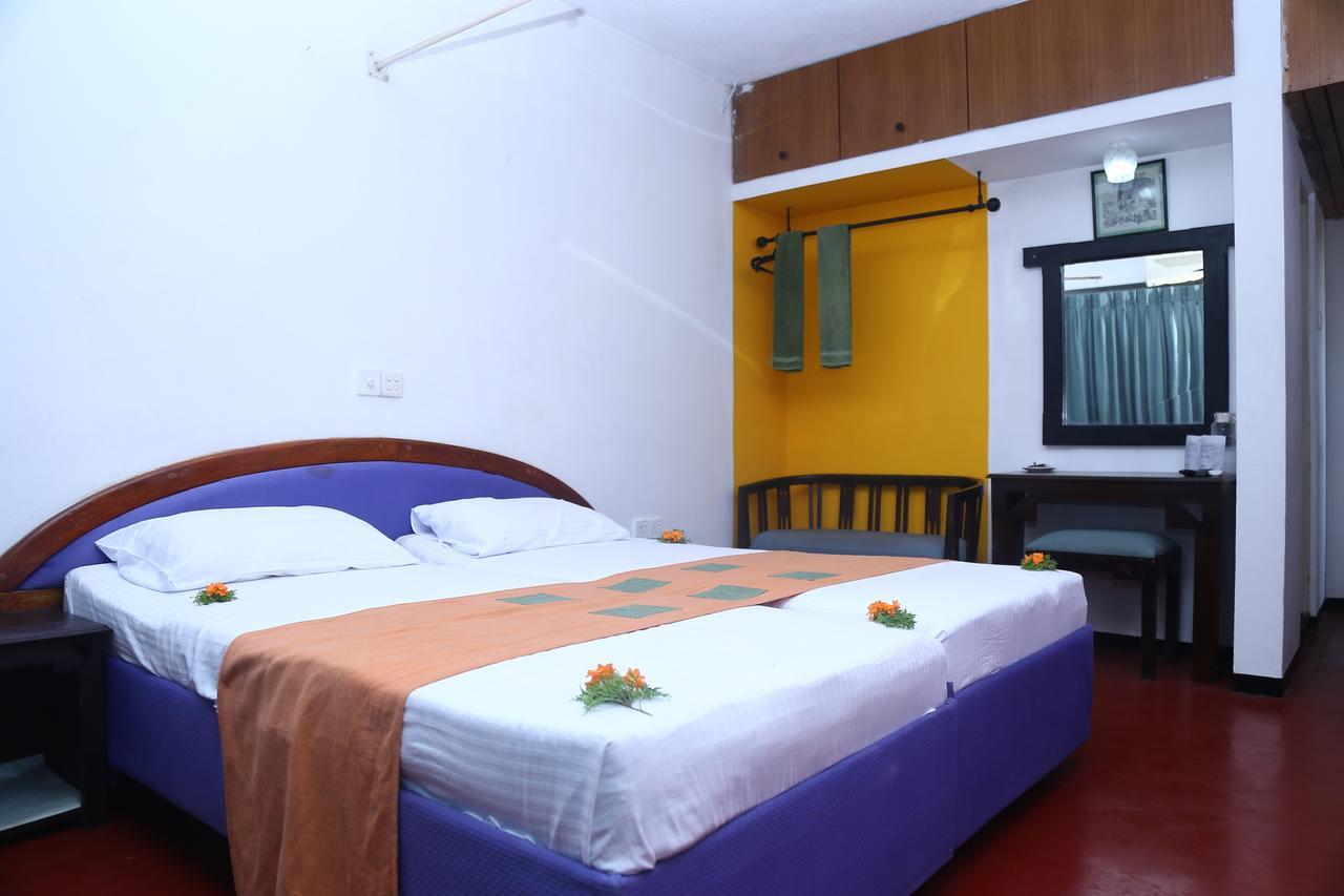 Nilani Hotel Ratnapura Esterno foto