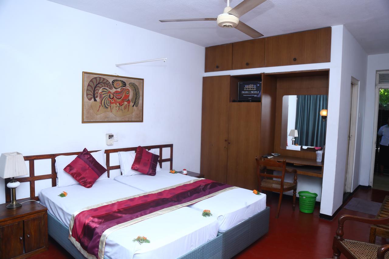 Nilani Hotel Ratnapura Esterno foto
